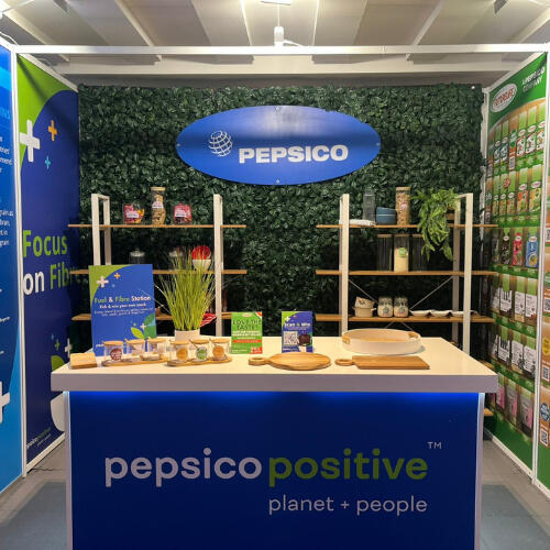 9 Yard Marketing - Expo's 9 Yard Marketing exhibition stand featuring branded displays.